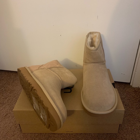 NIB UGG Classic Mini Snake Boots - Picture 3 of 4